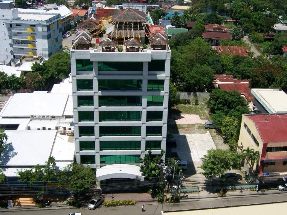 Holiday Plaza Hotel - Cebú Exterior foto